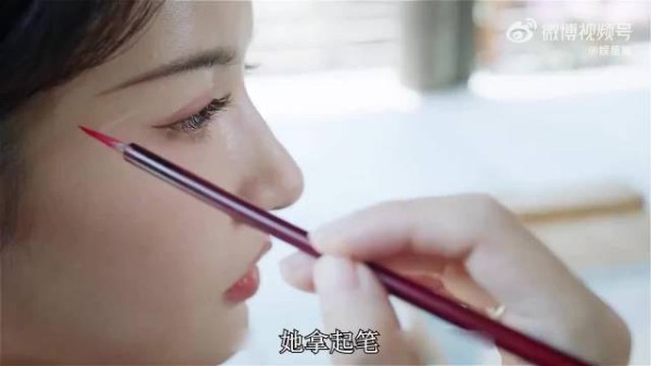 女人巧妙遮住公主自卑的伤疤