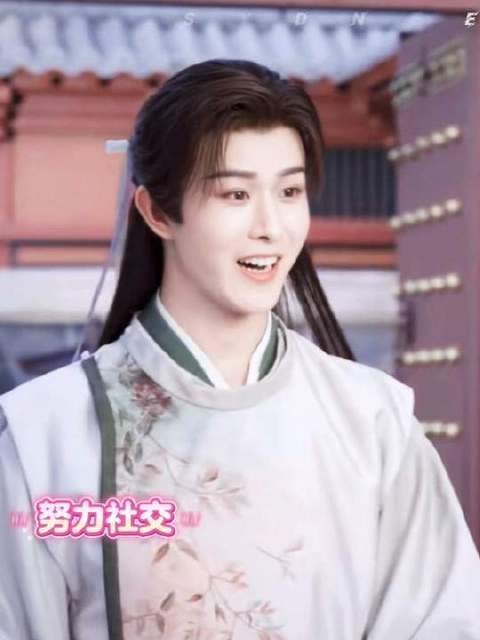 颜绛大人萌力爆表，但导航系统似乎急需升级——要不咱派个向导全程护航？