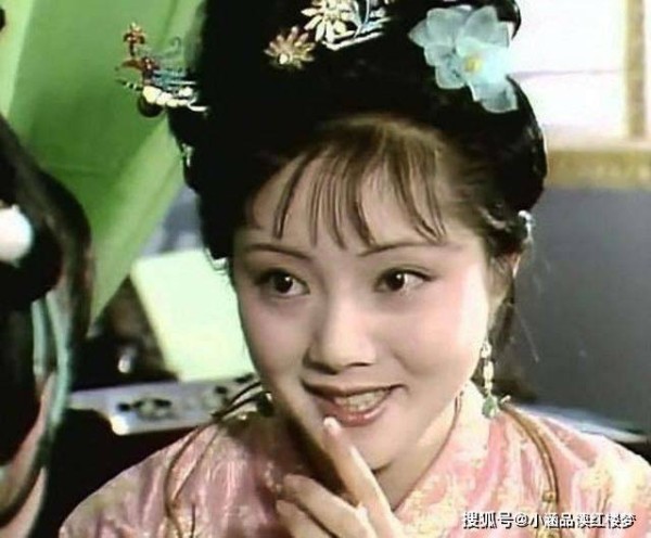薛宝钗夜访怡红院，为何前脚进了门，后脚就锁了门？