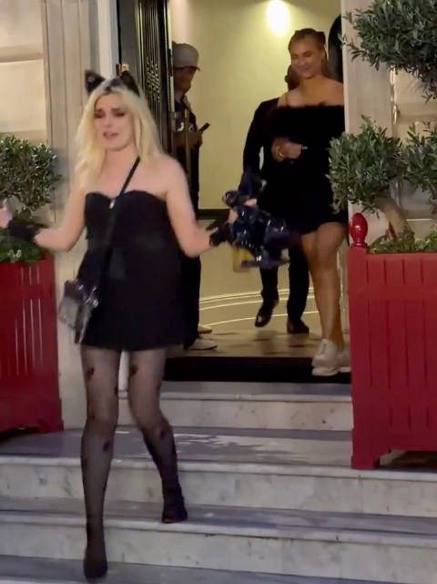 诺里斯与女网红夜店狂欢至凌晨，躲镜头狂奔离场