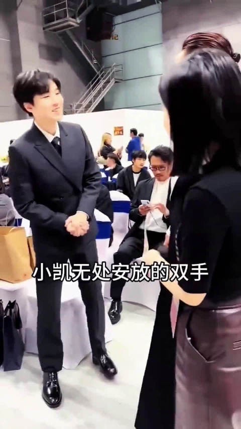 王俊凯与秦海璐相聚,王俊凯的举动你看懂了吗