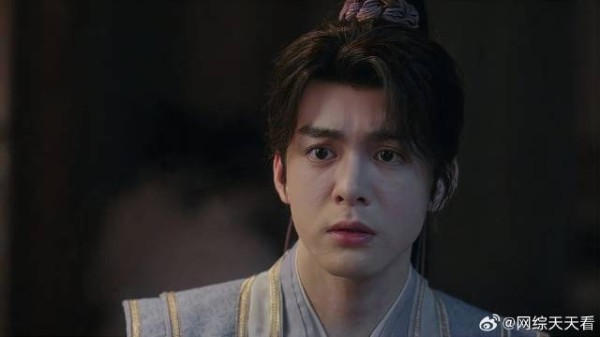 李莲花参加满山红 每人配一美女侍从，当晚初吻被夺