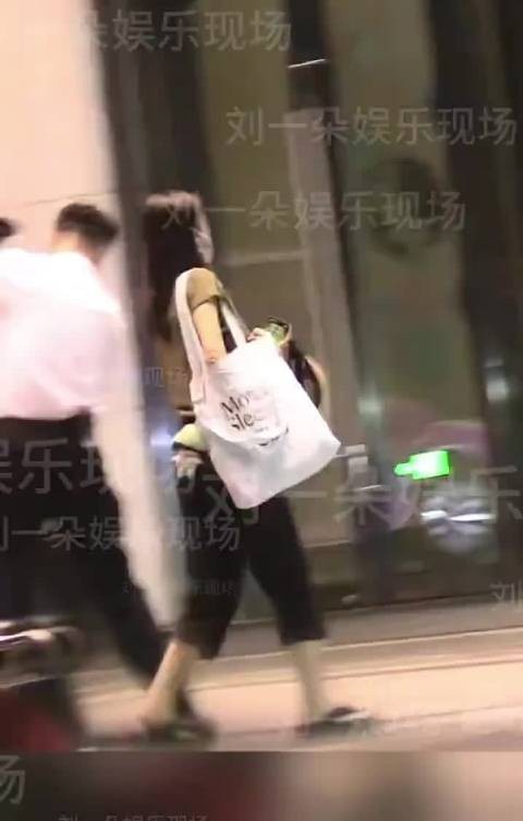 曝许宏宇张雅钦恋情!狗仔说的大热小花和顶级IP导演原来是他们,两人相差13岁