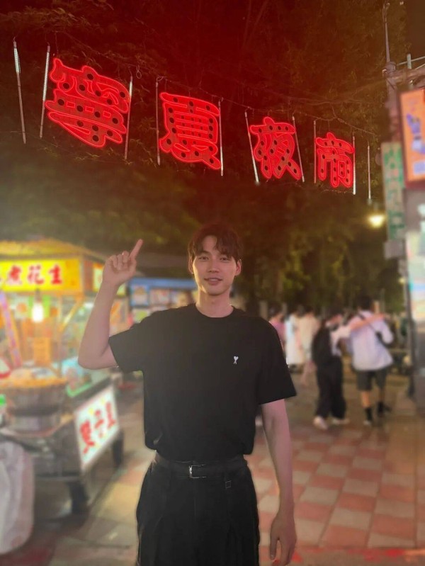 日本男星福士苍汰现身宁夏夜市!