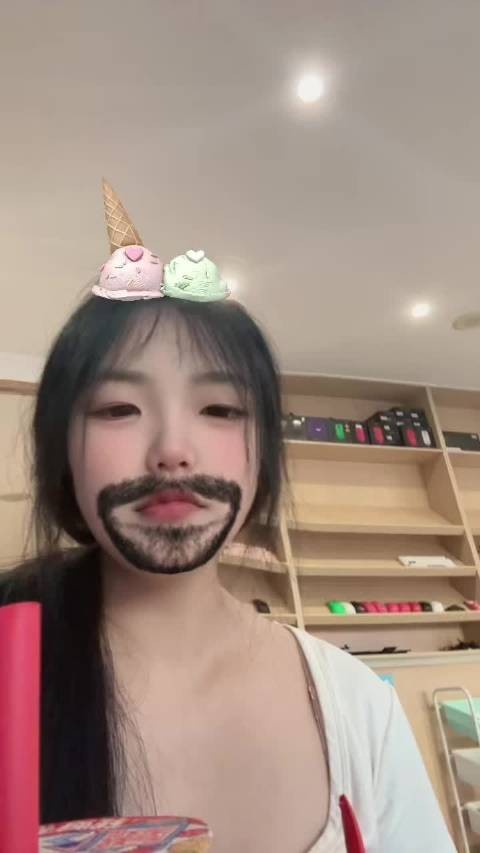 某人称请其吃东西会特别会说话，呼吁大家请客