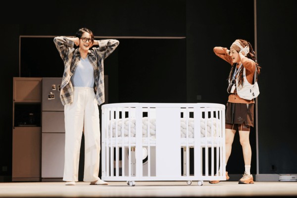 一票难求！梁咏琪内地话剧首秀在沪开演：“82年金智英”变身“本土中女”