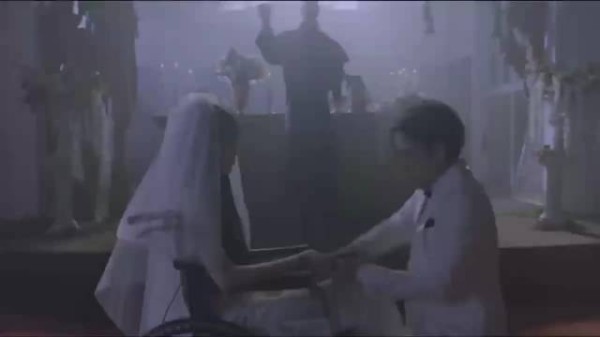 “冷静的你 显得我像个疯子”