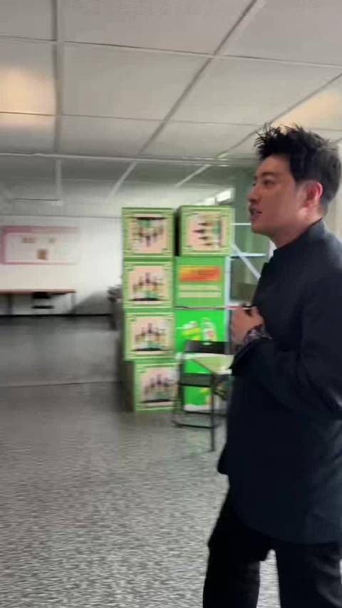 潘玮柏瘦身成功,自称胖若两人,大连首场倒计时