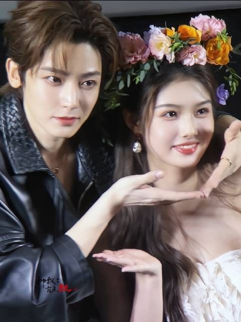 谁懂侯明昊艾米同框有多美~托脸美晕我了,艾米戴花环的少女
