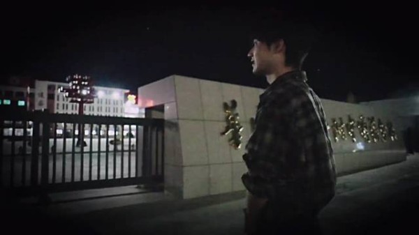 十年前在乌鲁木齐live house打工的舞台助理，十年后拿到了属于他的最佳男歌手