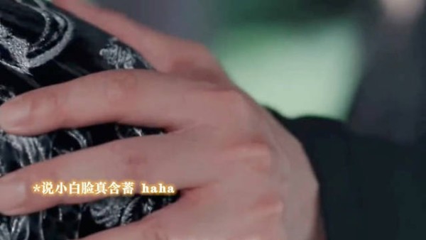 何润东摸何与肌肉后不笑，女婿初见考核名场面