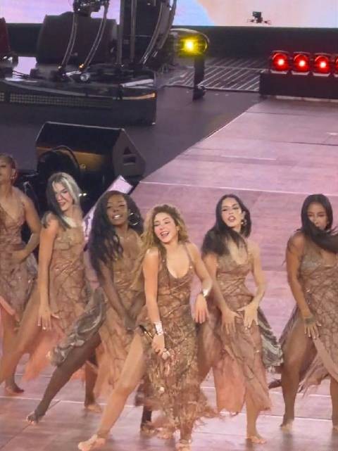 夏奇拉迈阿密巡演~Hips Dont Lie屁股不说谎