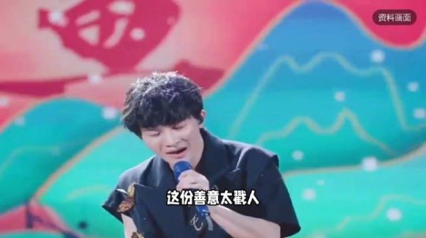 周深捐赠9万多件物资驰援辽宁