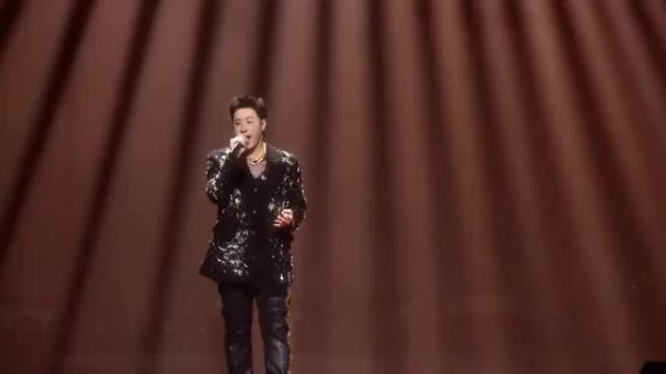 这个梗越品越有趣，一边自嘲一边官宣巡演，时隔许久再来上海，歌迷终于等到了