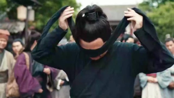 杀手本想耍个帅,结果差点团灭全村 电影解说