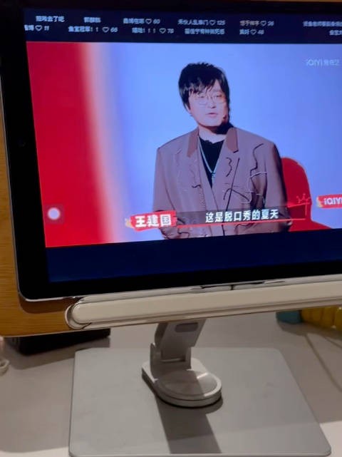 每年夏天怎么能少脱口秀呢？！ 《喜剧之王单口季》太值得 推荐了