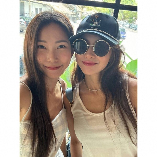 香港知名女星素颜近照曝光,43岁育有一子一女,身材颜值仍像少女