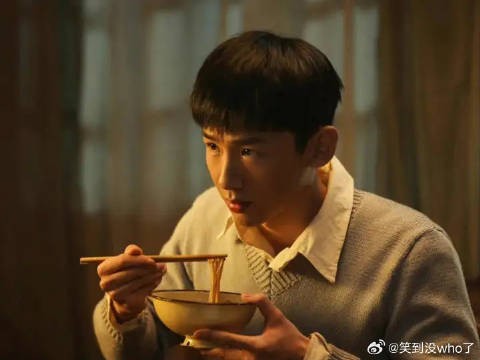 乘警汪新#白敬亭 勇斗犯人,却没想到这人摇身一变成了自己师傅