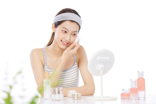 已婚男人看得上的婚外女人,基本都不主动不纠缠,就这一个特点