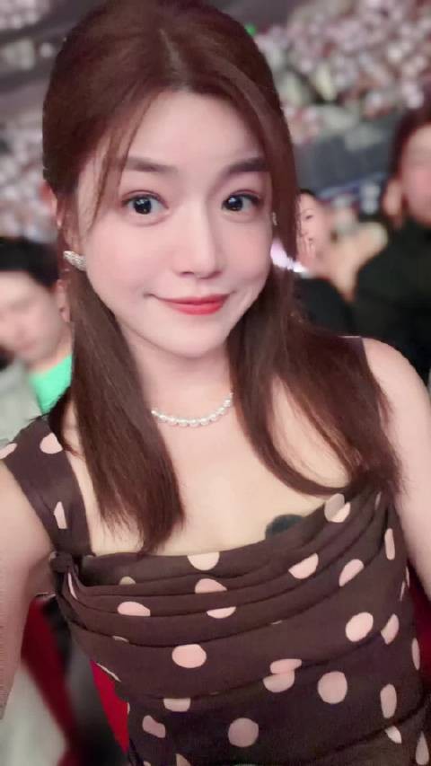 陈妍希现身A-Lin北京演唱会,凌晨发博:好久没看得这么触动