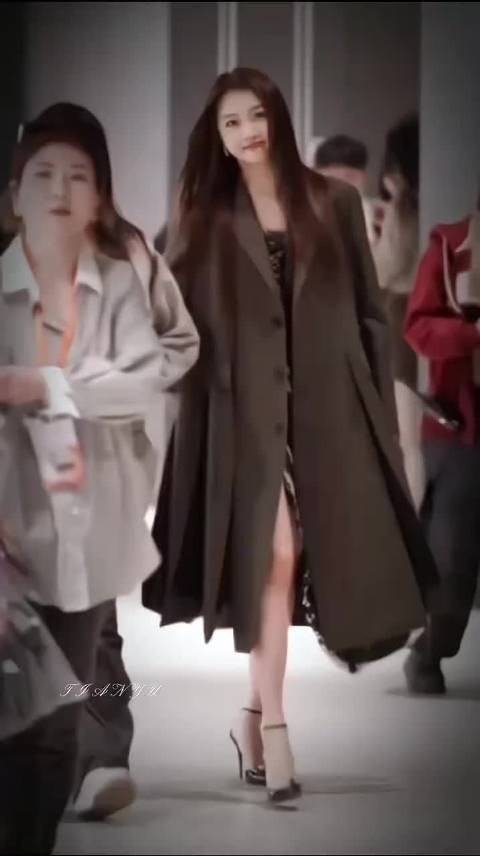 关晓彤的可塑性很强,而且她自己私服的审美也很好