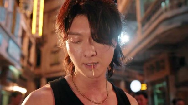 两届TVB视帝主演砵兰街行动,三个镜头给内娱上课