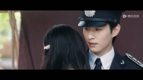 副cp这对拍得也很有感觉,是风动也是心动,是发丝传来的香气暧昧