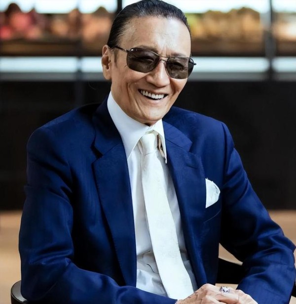 谢霆锋发文确认谢贤已去世
