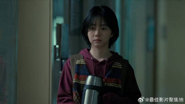 父亲因救自己成植物人,妈妈借钱治病,女儿愧疚不已