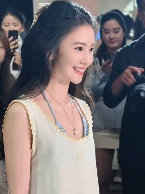 刘浩存也太美了吧,一颦一笑都美的像幅画!