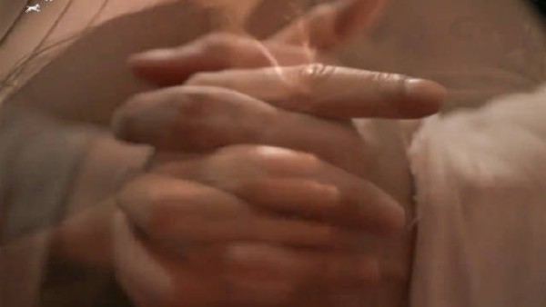 为什么看到陈异苗靖幸福的生活会忍不住流泪呢，两个小苦瓜终于好起来了