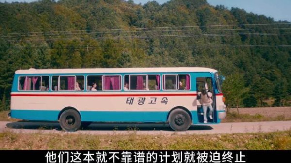 误放父母珍藏,小情侣空气凝固中大胆尝试