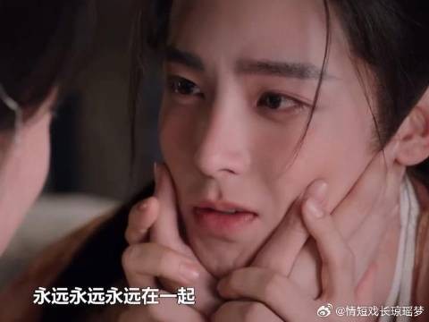 侯明昊卢昱晓剧中互动,撒娇摸脸杀