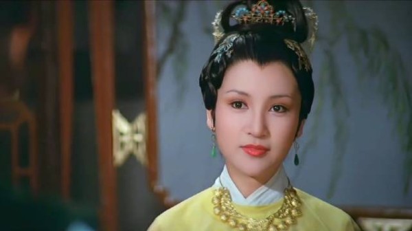 七十年代狄波拉的古装扮相,不怪谢贤心甘情愿花几百万娶回家