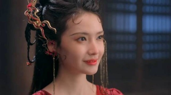蜈蚣精大变红衣美女