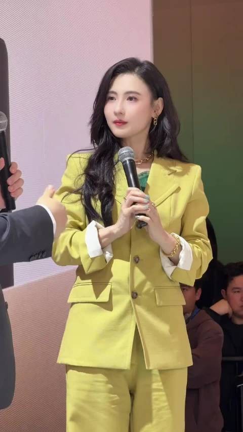 张柏芝专注育儿报恩情,20年未恋不忘星爷提携