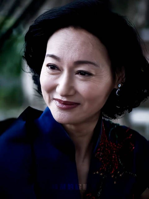 岁月从不定义女性魅力 66岁的惠英红以后气场全开 天生的电影脸啊