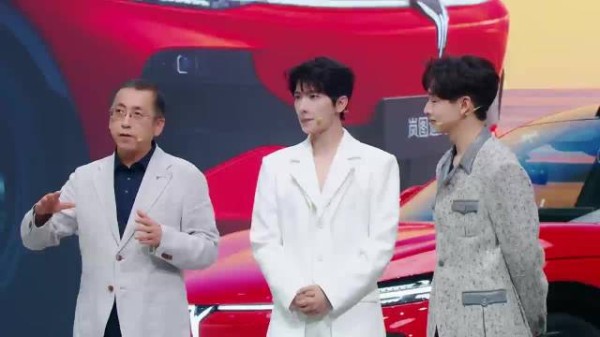 小场地也能秀出硬实力，岚图追光S漂移又帅又稳！