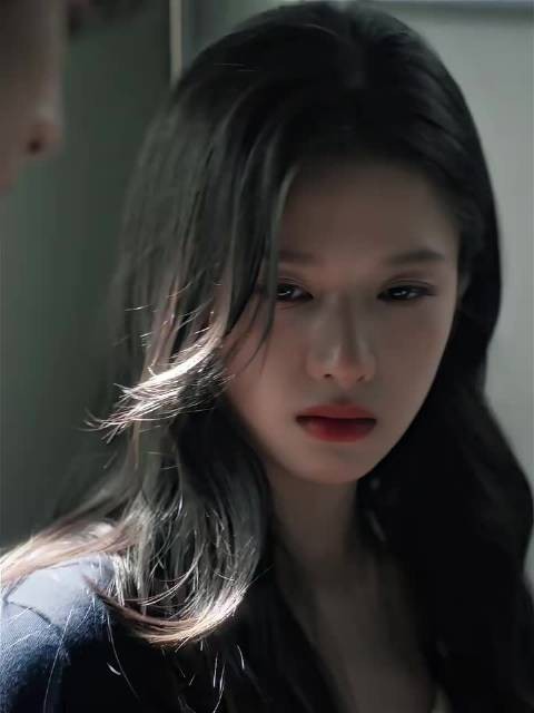 没有一滴泪 但仍能看懂悲 张婧仪现偶白月光回归.