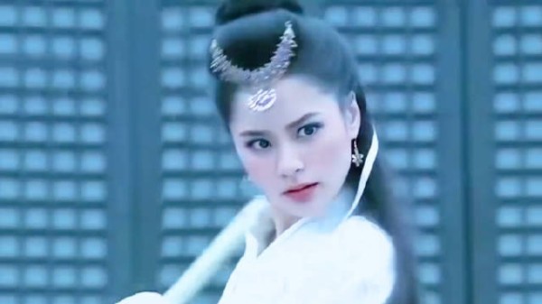 你敢信以前的镜头一闪，美人旁边会出现一个更美的人！