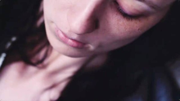 女人被困在一个光滑的曲面上｜影视解说｜悬疑电影