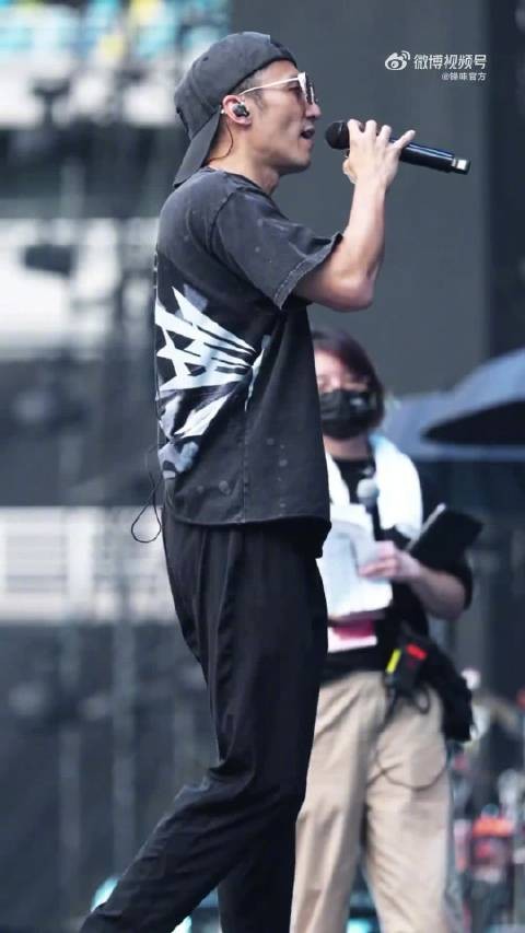谢霆锋演唱会彩排花絮BGM青空：“终于有一别，别送”