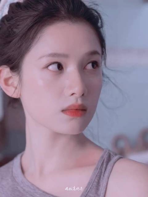 张婧仪冬夏双季爆款，朱韵苗靖各自鲜活