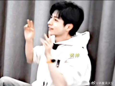 两个萌物就这样被对方可爱到
