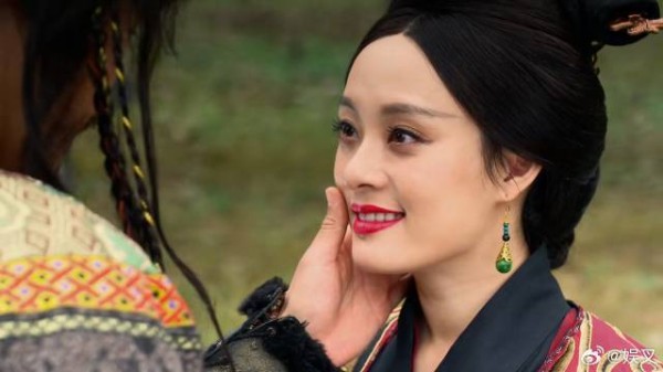 芈姝为赶芈月下台 竟然派人进宫行刺，义渠君挡箭救芈月