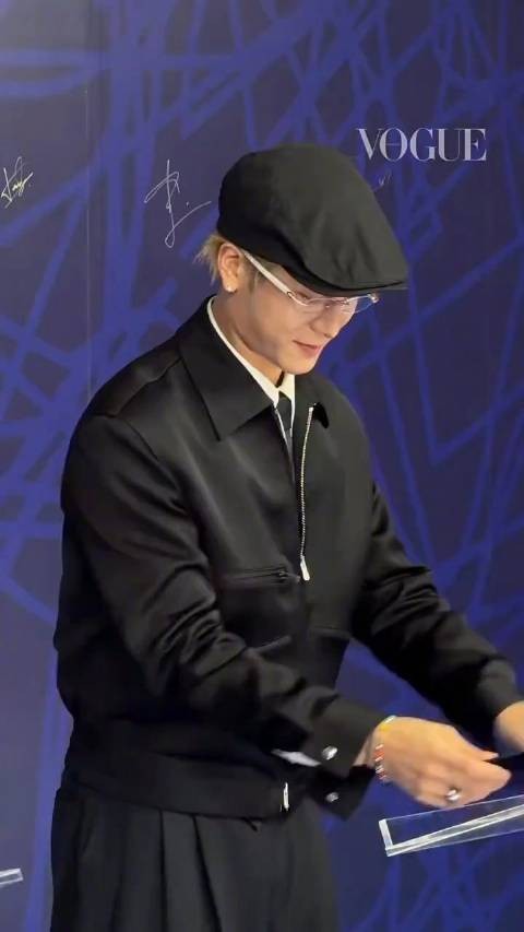 王嘉尔回应任全球击剑大使