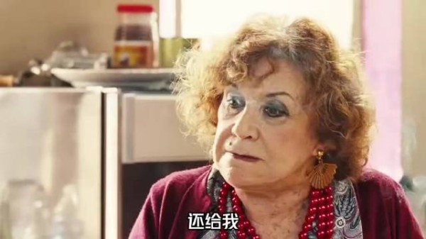 一段跨越年龄与学识的陪伴，抚平半生的原生伤痕