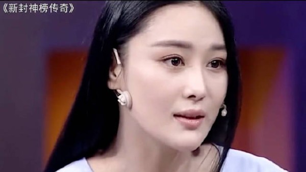 张馨予 无论多夸张的造型，她都能驾驭住，现在看也好美啊！