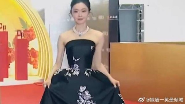 宋轶红毯造型好惊艳！蚂蚁腰实锤了，谁看了不嘶哈一声啊