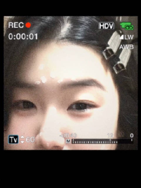 如果有人反复讲同一件事别嫌她烦那一页太重了 她一个人翻不过去
